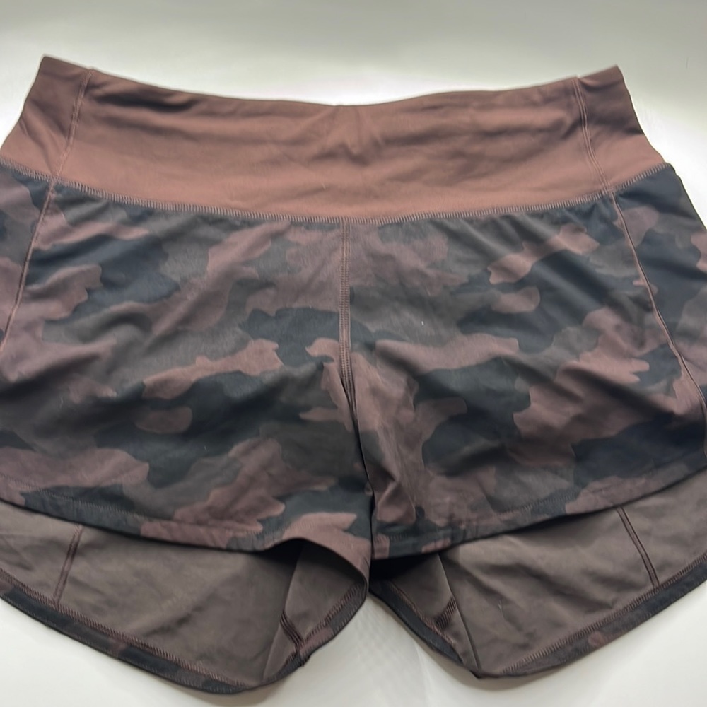 maroon camo lulu shorts